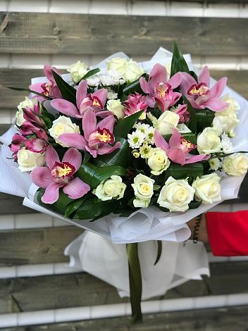 Букет цветов из: Розы и Хризантемы в Федорково