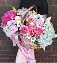Композиция солнечный день в Федорково Цветочная композиция из Розы, Хризантемы, Пионы и Лизиантусы в корзине в Федорково