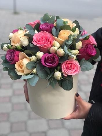 Цветочная композиция из Розы в шляпной коробке в Федорково